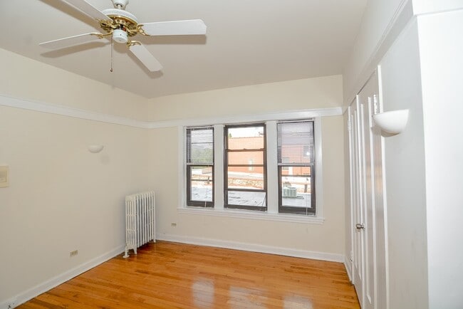 Foto del edificio - 821 W Waveland Ave