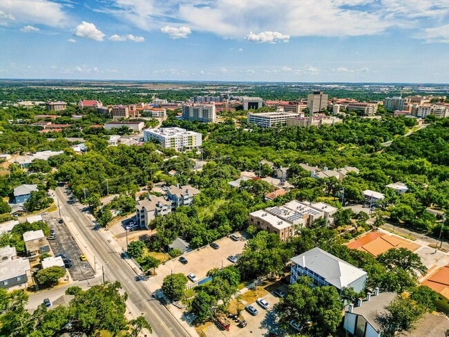 Building Photo - 1011 N LBJ Dr