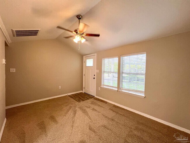 Foto del edificio - 2265 Klinger St