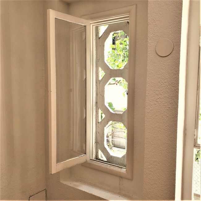 window detail in livin room - 1235 N Sweetzer Ave
