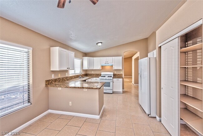 Building Photo - 8997 Living Rose St