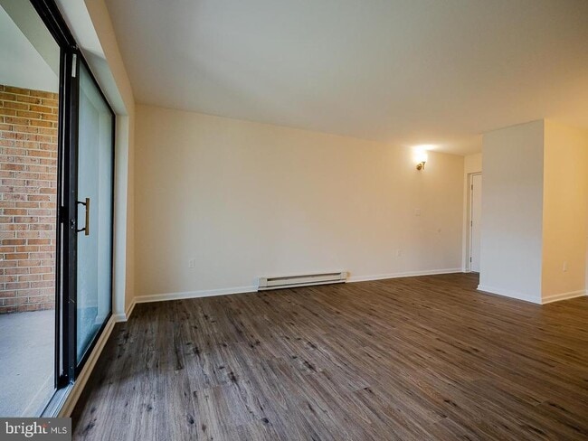 Foto del edificio - 15210 Elkridge Way