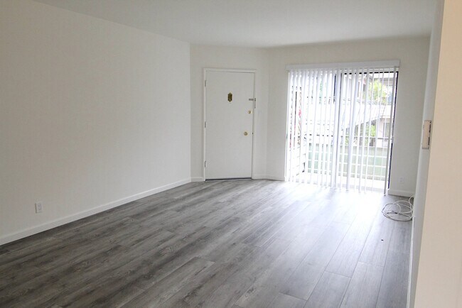 Building Photo - 11658 W Sunset Blvd