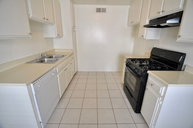 Foto del edificio - 6122 Colfax Ave
