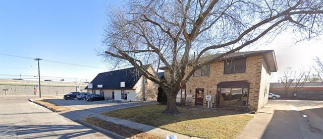 Building Photo - 2104 Oakhurst Dr