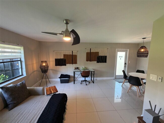 Foto del edificio - 608 NE 29th Dr