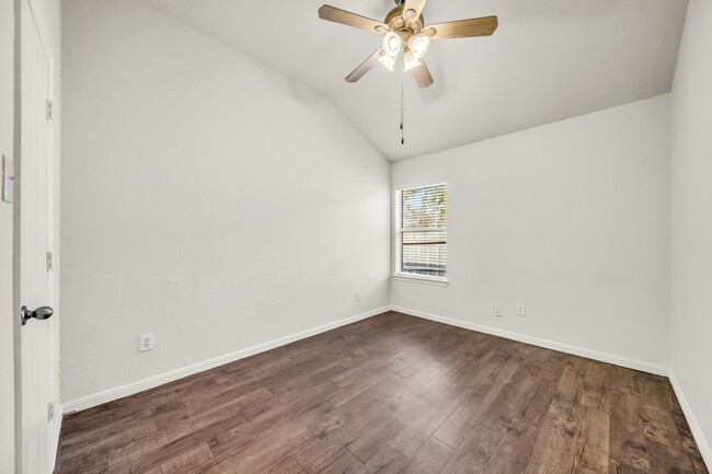 Building Photo - 256 Indian Falls S