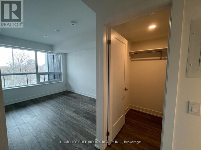 Building Photo - 8 Cedarland Dr