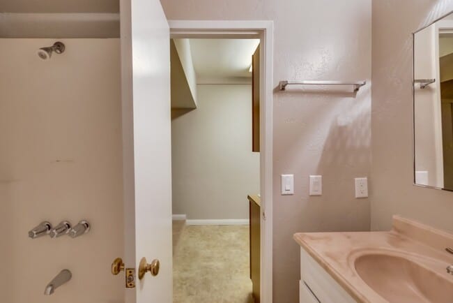 Foto del edificio - 450+ Sqft Studio in University City
