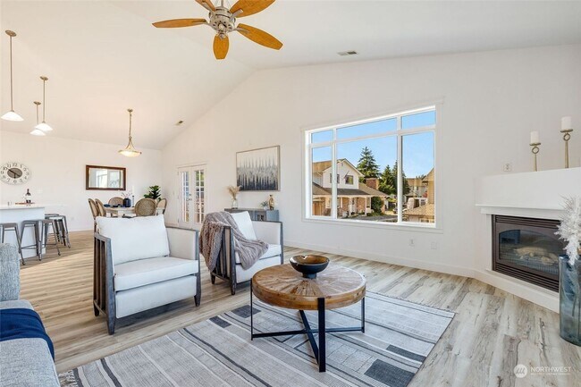 Foto del edificio - Martha Lake VIEWS; Top floor unit