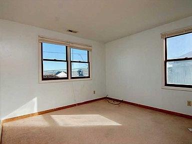 Building Photo - 3 Thompson Ave