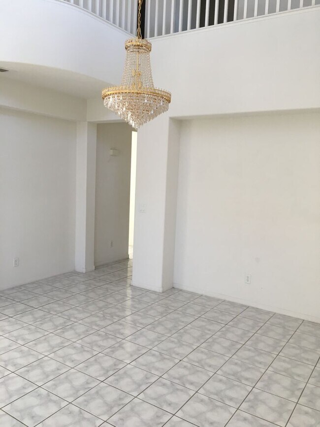 Foto del edificio - **Beautiful 4 Bedroom Home on corner lot i...