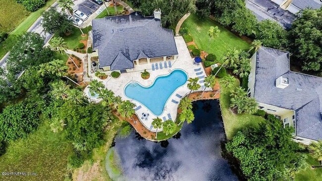 Foto del edificio - 1800 The Greens Way