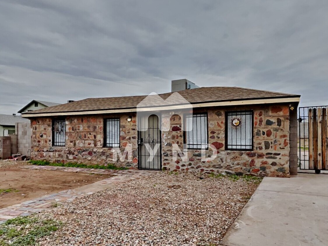 Primary Photo - 2501 E Jones Ave