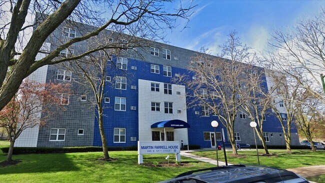 Building Photo - 1415 E 65th St