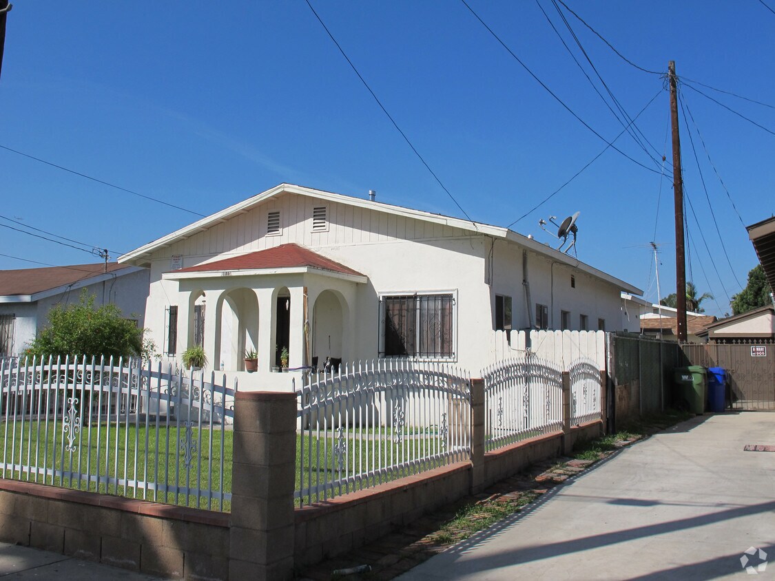 Foto del edificio - 6115 Corona Ave