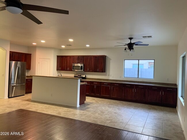 Foto del edificio - 16770 W Magnolia St