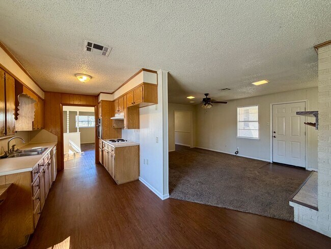 Building Photo - Single Family Home | Midway ISD