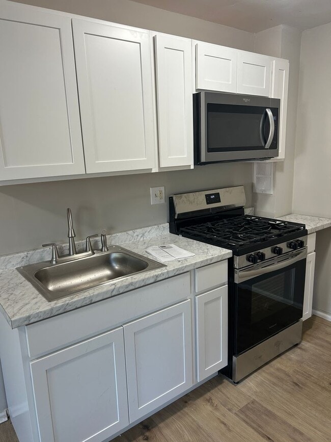 Photo - Fresh and Ready 1 + 1 All Utilities Included. House