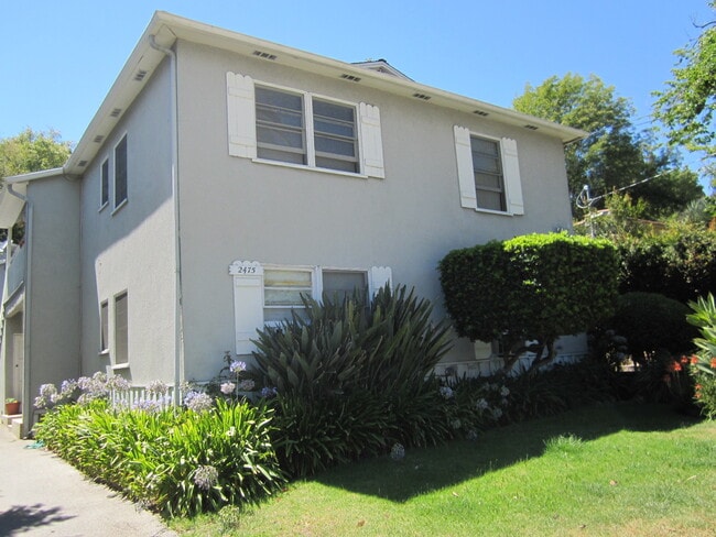 Building Photo - 2475 N Beachwood Dr