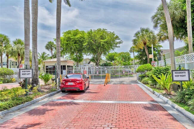 Building Photo - 17485 NW 67th Ct