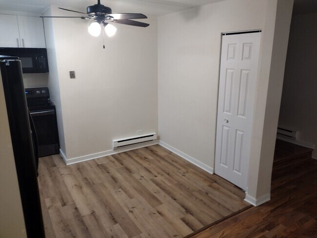 Foto del edificio - 5342 Waterbury Lane