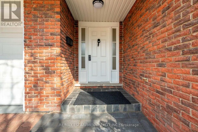 Building Photo - 173 Hendrie Ave