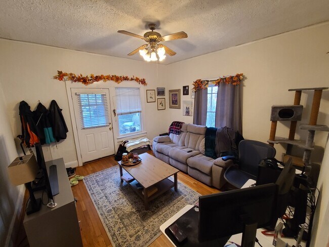 Foto del edificio - 791 Saint Charles Ave NE