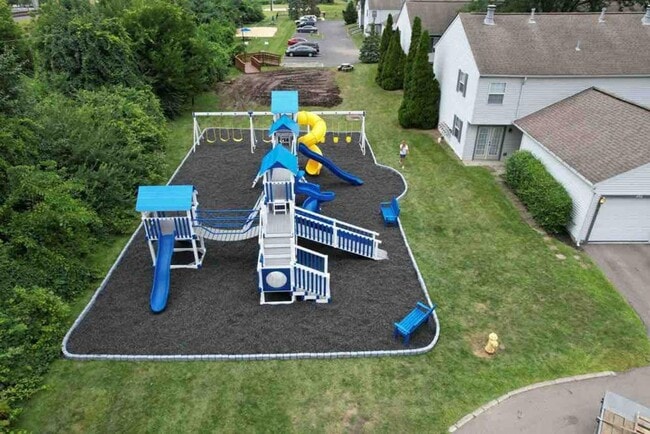 Building Photo - Silver - End Location