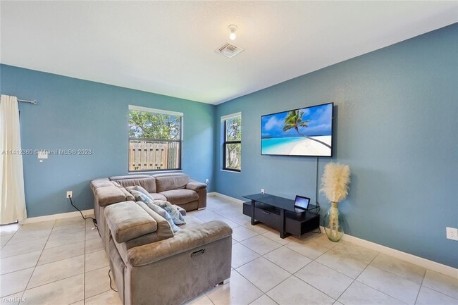 Foto del edificio - 4 br, 3.5 bath Townhome - 20682 NE 2nd Ct