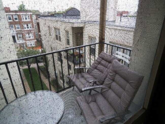 Photo - Apartment with a porch?