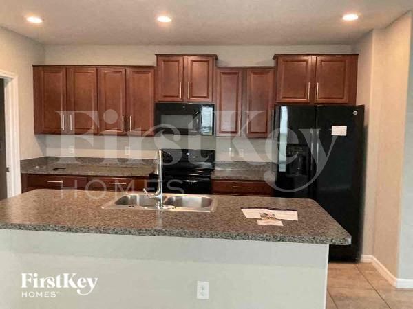 Building Photo - 138 Cascade Bend Dr