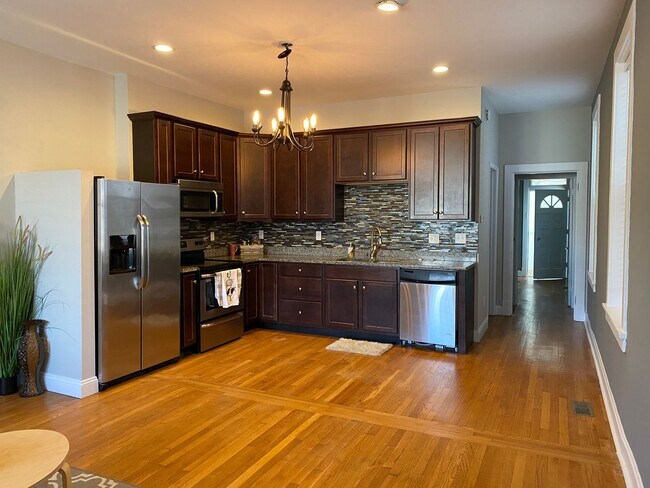 Foto del edificio - Renovated Hill Home for Rent!