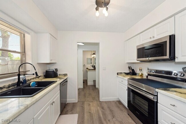 Foto del edificio - 18510 Flamingo Rd