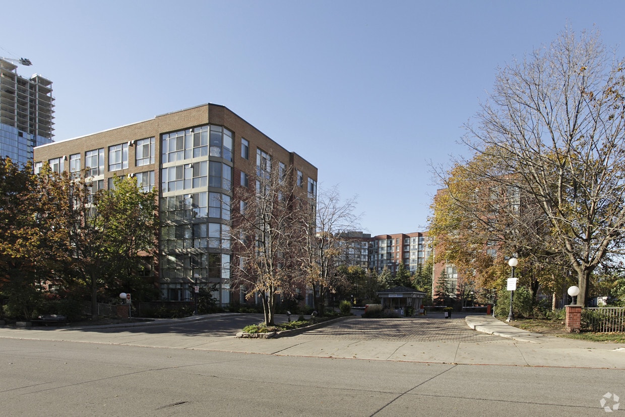 Photo du bâtiment - South Kingsway Village