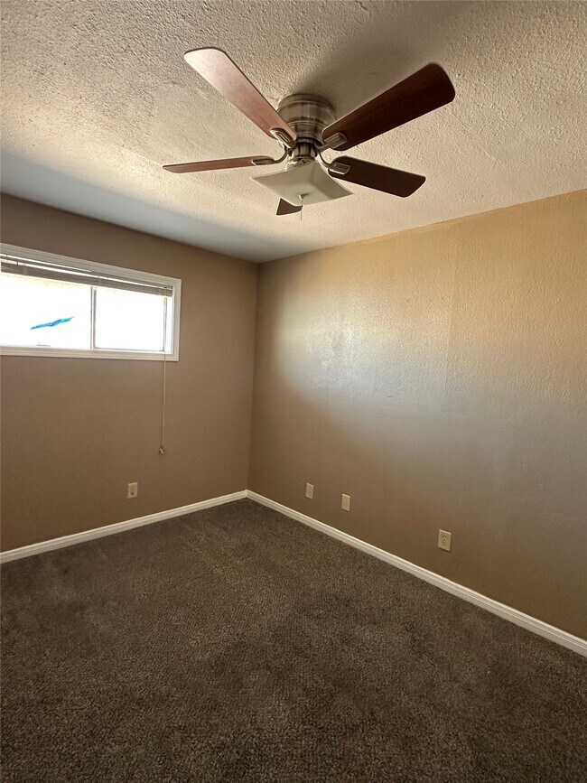 Foto del edificio - 516 Holiday Dr