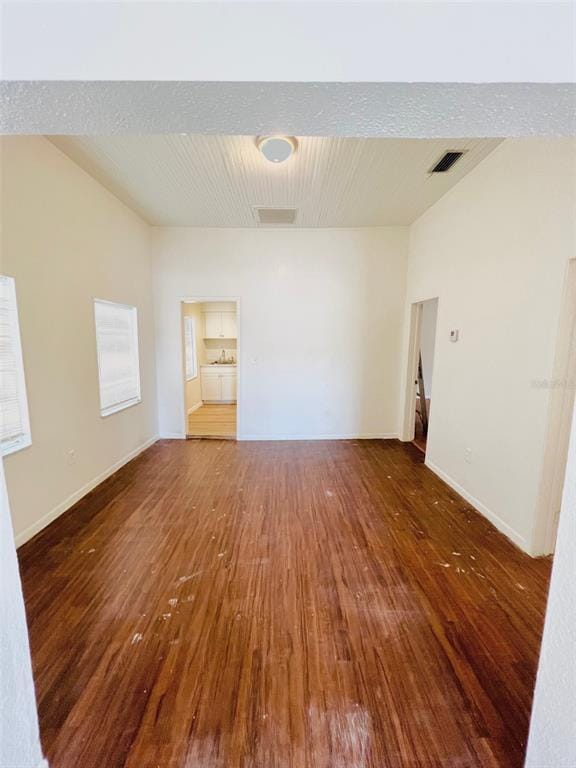 Building Photo - 2507 N Armenia Ave