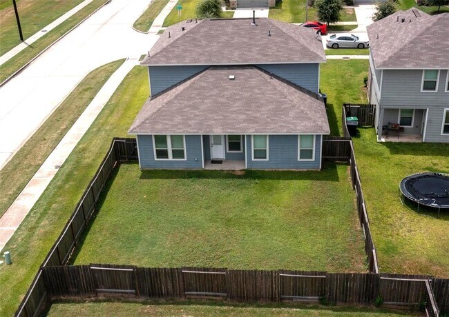 Foto del edificio - 24702 Crimson Pine Dr