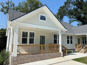 Building Photo - 2705 Clark St