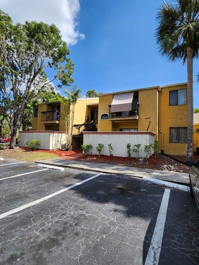 Foto del edificio - 2935 Winkler Ave