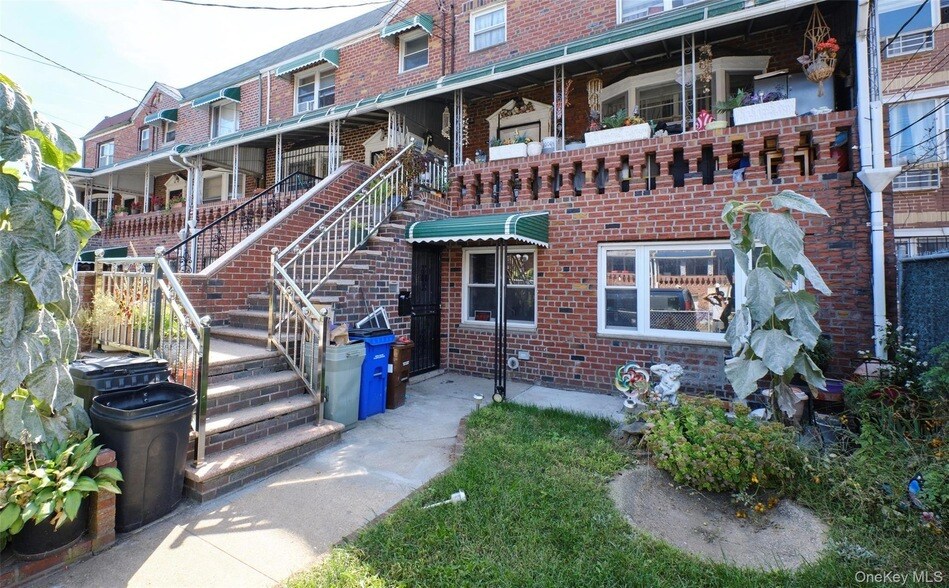 Foto principal - 724 E 96th St