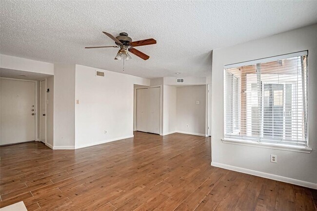 Building Photo - 12400 Overbrook Ln