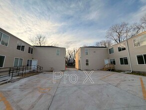 Building Photo - 117-121 S Byers Ave