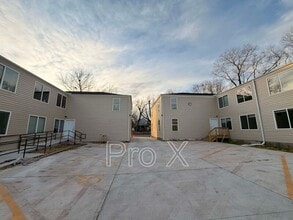 Building Photo - 117-121 S Byers Ave