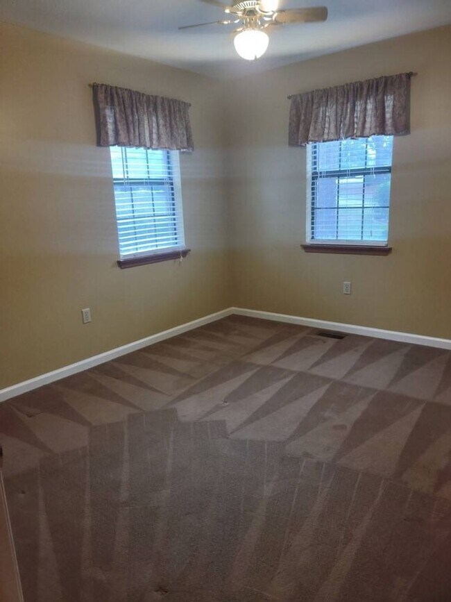 Foto del edificio - 3309 Tate Rd