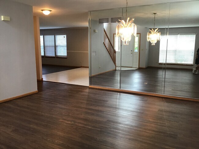 Building Photo - 1700 Sierra Highlands Drive