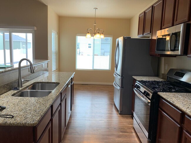 Foto del edificio - Ranch home with main floor master, 4 bed 3 bath Ranch home in Frederick