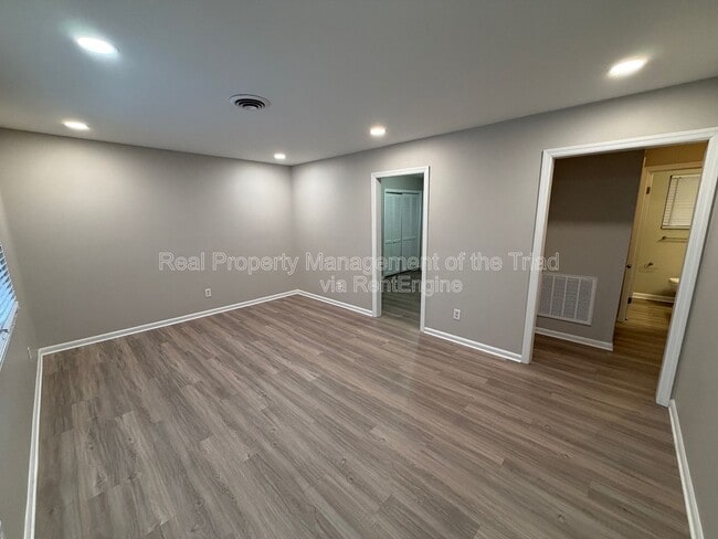 Building Photo - 603 S Main St