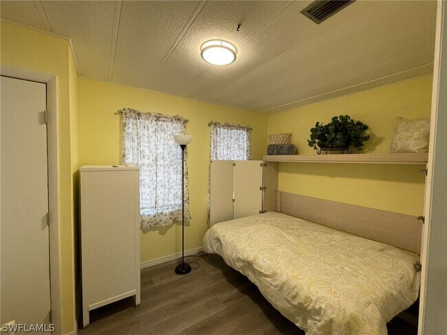 Foto del edificio - 14715 Patrick Henry Rd