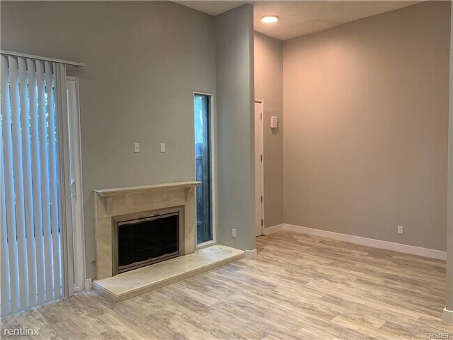 Building Photo - 2 br, 2 bath Condo - 17815 Devonshire St U...